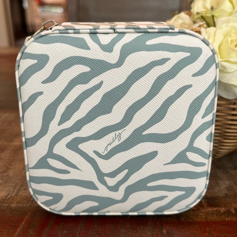 New MILLY Traveling JEWELRY CASE with ZEBRA π¦ PRINT! - Picture 2 of 7
